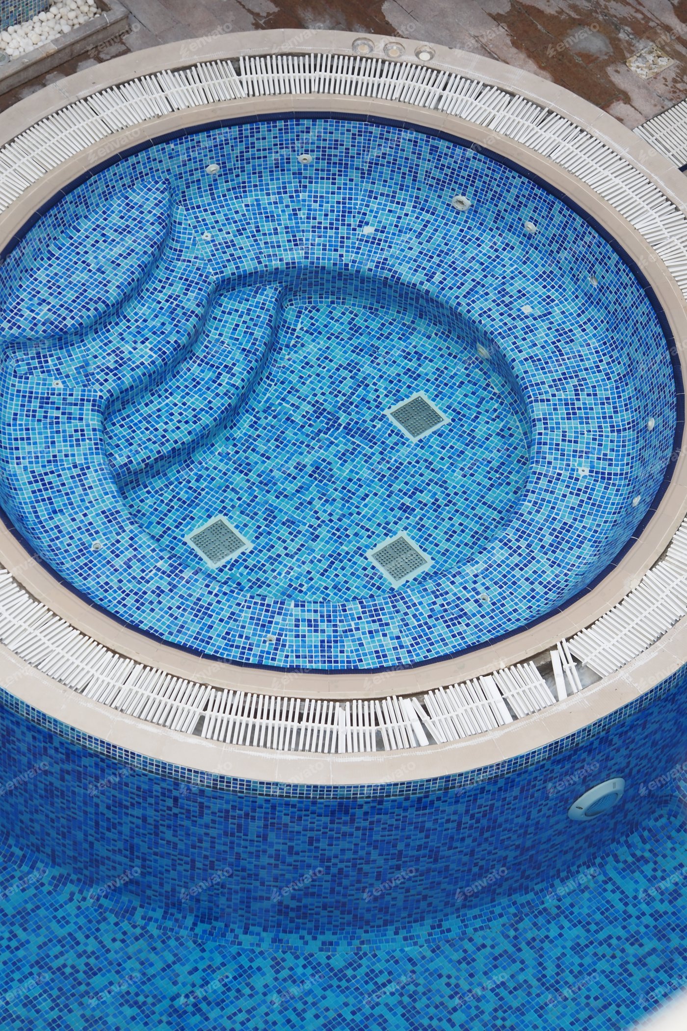 Relaxing round turquoise pool with elegant tiles